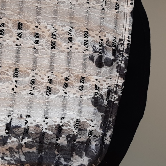 Edista top. Short Sleeve Black & White Top, Lace Front, Round Ne… - Picture 6 of 13